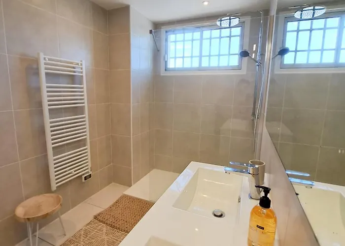 Nonni, Maison Familiale -