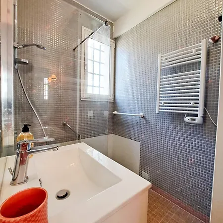 Holiday home Nonni - Maison Familiale Avec Jardin, Proche De La Gare Et A 10min De La Royan