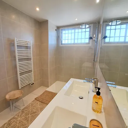 Nonni, Maison Familiale -